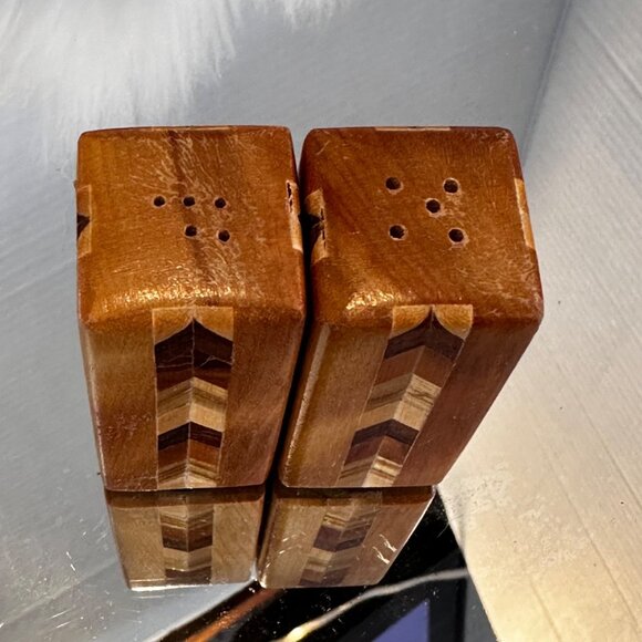 Salt Pepper Shakers, Inlaid Wood Veneer, Mid Century Cork Stoppers Rare, chevron - Picture 6 of 6